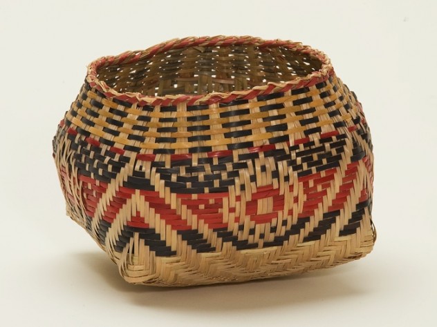 A basket, signed “Scarlett Darden 2002,” by one of Clara Darden’s descendants, displays an X with bull's-eye design pattern: "Waxtik Kani."
