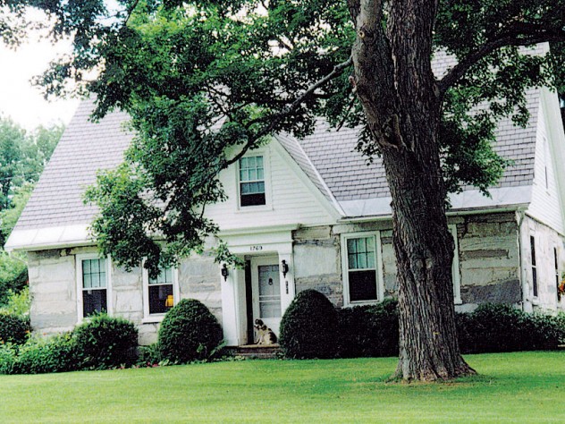 Photograph courtesy of The Robert Frost Stone House Museum The Robert Frost Stone House Museum in Shaftsbury, Vermont