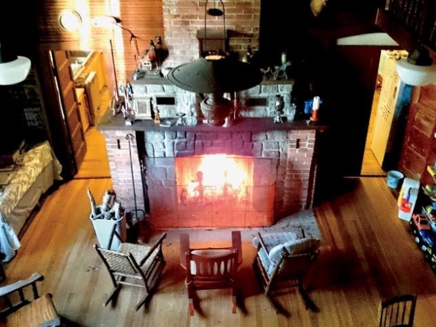 Guests are encouraged to enjoy the lodge’s cozy living room.
