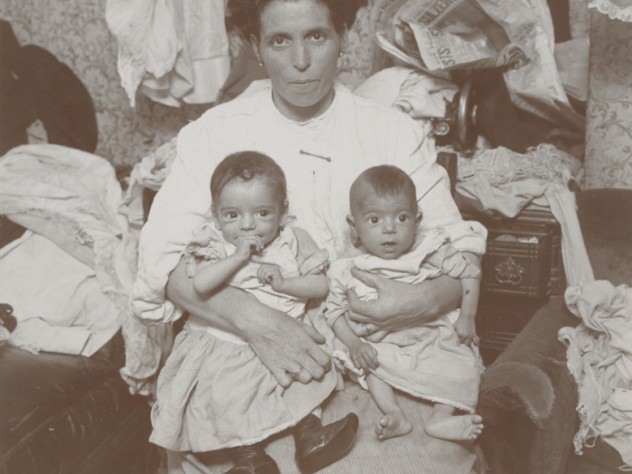 Photograph courtesy of the Harvard Art Museums <i>Social Settlements: United States. Pennsylvania. Philadelphia. “Starr Centre Association”: The Starr Centre Association, Philadelphia, Pa.: Twins When They Began to Take Modified Milk,</i> c. 1907. Gelatin silver print.