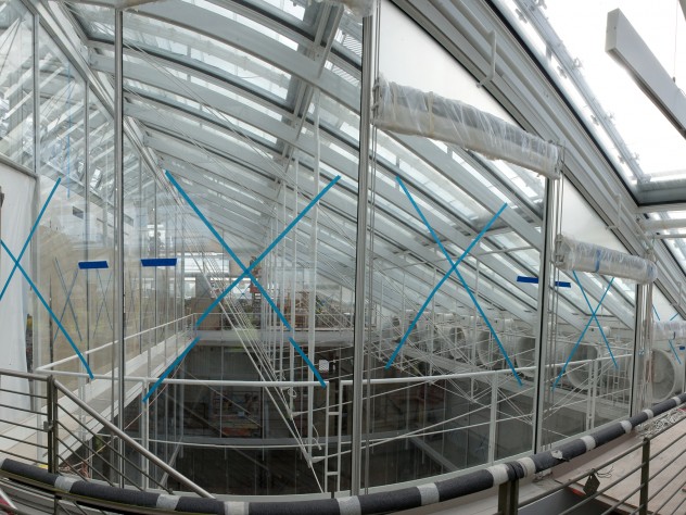 Photograph by Jim Harrison A king-post truss system made of delicate-looking steel rods supports the glass roof, or lantern. Piano’s team refers to it as the “light machine,” because shades controlling the amount of natural light that enters through the roof are integral to the building’s mechanical systems.