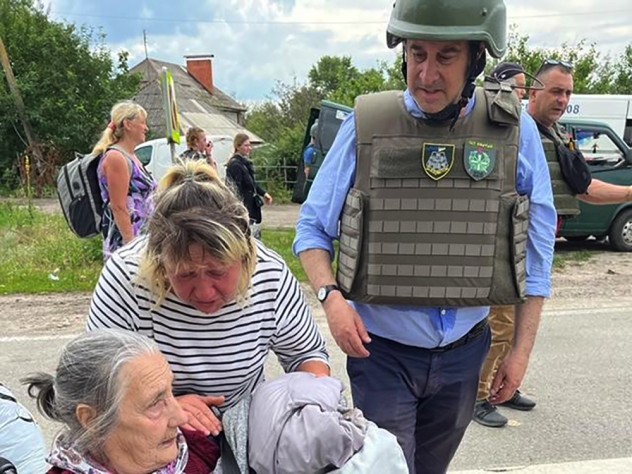 Newmark with an elderly Ukrainian woman
