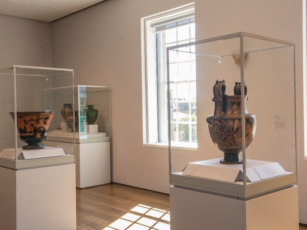 Photograph by Jim Harrison Visiting this gallery of Greek vases may, as Jennifer L. Roberts suggests, grant students a deeper experience of the artworks than merely studying the “flattened” surface of a digital image: “If you’d ask, say, a ceramicist what’s the most important part of the pot they’ve created, they’ll often say it’s the shape of the void in the pot.”