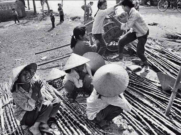 Black and white photo of street vendors, titled “Sugarcane Mongers”