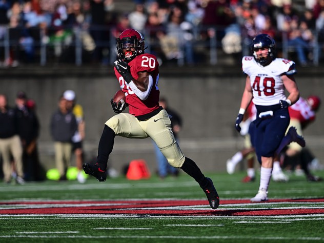 Aaron Shampklin struts down the field with ball in hand.
