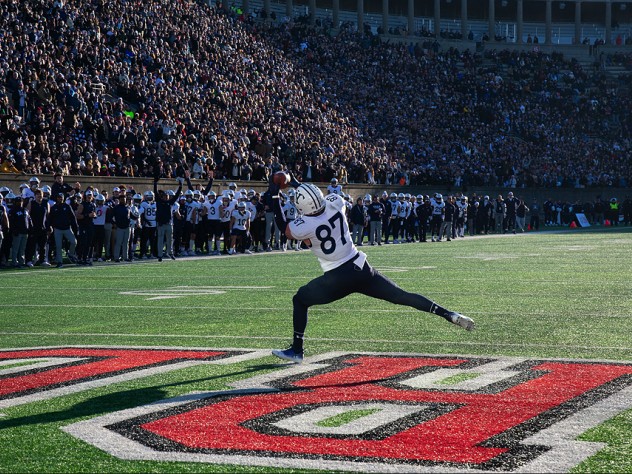 Yale tight end Jackson Hawes catches the game-winning five-yard touchdown pass.
