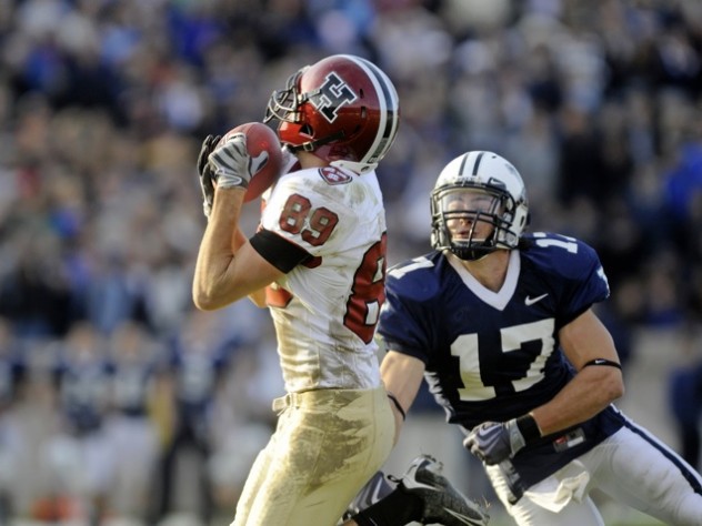 The ball that broke the Bulldog’s back. With a minute and a half to play, Chris Lorditch beat Yale defender Adam Money on a 32-yard pass that gave Harvard the game-winning touchdown. 