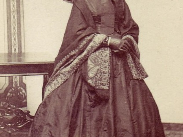 Catherine Hammond Gibson who, as a widow, bought the land and had the grand townhouse built in 1859-60