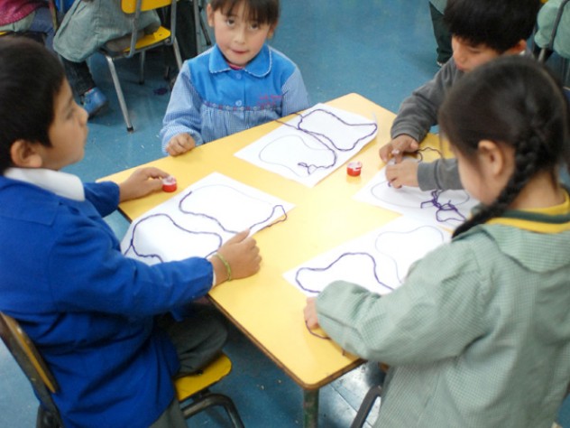 Aldo Benincasa Children in a Peñalolén school that received the less intensive UBC intervention—fewer donated books and less involved teacher workshops.