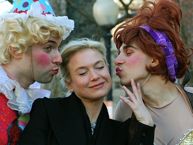 Zellweger and her Hasty Pudding Theatricals escorts