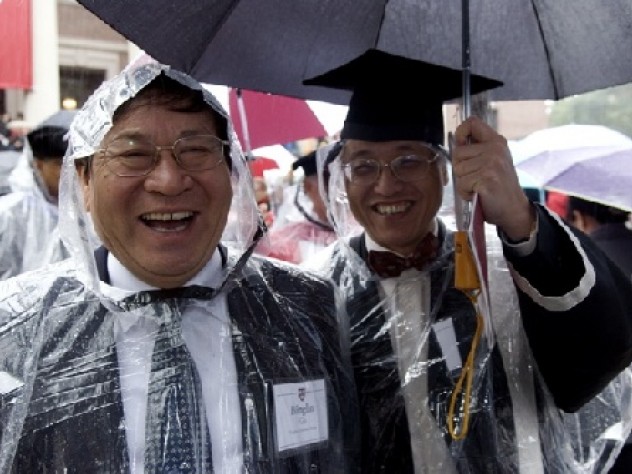 The delegates from academic institutions included representatives of universities and learned societies from Europe, Asia, the Middle East, and South America. Shown here are Professor Gu Binglin, President of Tsinghua University in Beijing, and Professor Paul K. H. Tam, Pro-Vice- Chancellor and Vice-President and chair of paediatric surgery at the University of Hong Kong.