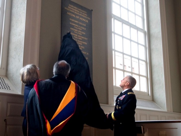 President Faust, Reverend Gomes, and General Casey view the new plaque honoring Harvard’s Medal of Honor recipients.
