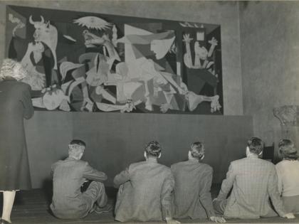 Seated students with Pablo Picasso's "Guernica" in 1941 