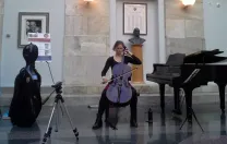 Mckenna Longacre, HMS ’17, performed selections from Bach’s First Cello Suite in G Major.