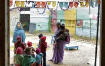 At a childcare center on a construction site in Gurgaon, near Delhi, children of construction workers receive more than just supervision: the center, operated by the NGO Mobile Crèches, provides education, food, and healthcare.