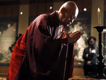 Reverend Raitei Arima, chief priest of Shokokuji Monastery in Kyoto, performs a blessing ceremony over a 30-scroll set of paintings from the 1700s, considered a cultural treasure of Japan, on March 26 at the National Gallery of Art in Washington, D.C. The museum is displaying the paintings, by Ito Jakuchu, to mark the centennial of Japan's gift of 3,000 cherry trees to the nation's capital.