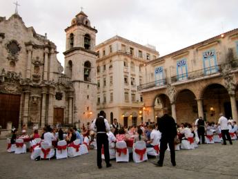 The Harvard-Radcliffe Orchestra's farewell dinner in Cathedral Square, Havana