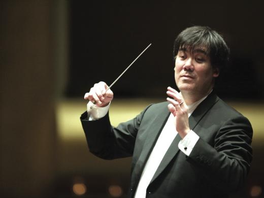 Alan Gilbert conducting the New York Philharmonic at Avery Fisher Hall in Lincoln Center