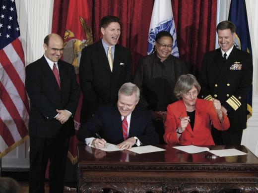 Done deal. U.S. Secretary of the Navy Ray Mabus and President Drew Faust sign the ROTC agreement as (left to right) Vice President and General Counsel Robert Iuliano, Assistant Secretary of the Navy Juan M. Garcia III, Dean of Harvard College Evelynn Hammonds, and Vice Admiral Mark E. Ferguson III look on.