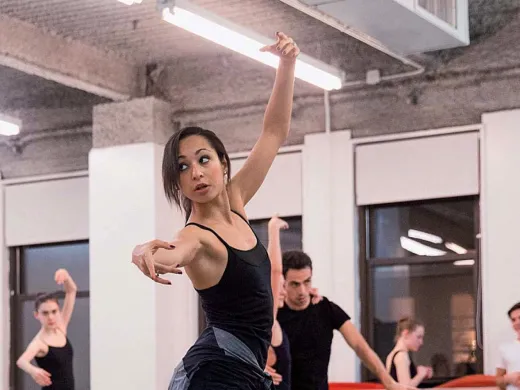 Portrait of Claudia Schreier in rehearsal