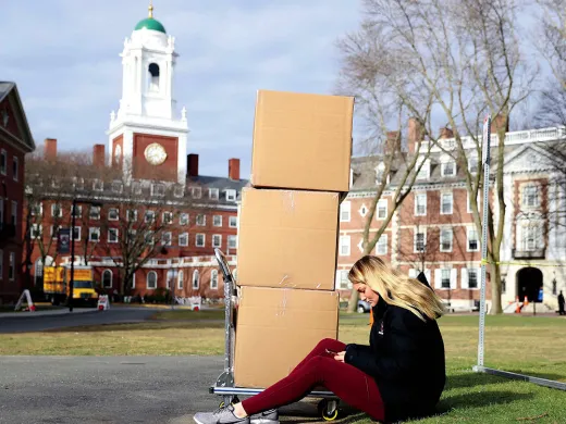 Photograph of student moving out of Eliot House for coronavirus social distancing