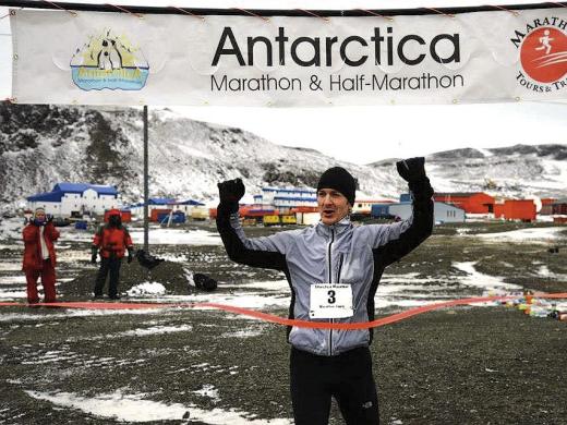 Alan Nawoj winning the 2013 Antarctica Marathon