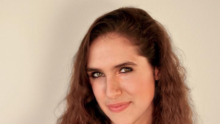 Megan Amram, Twitter comedienne | Harvard Magazine