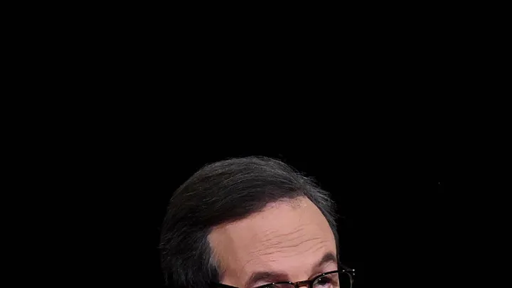 Photograph of Chris Wallace moderating 2020 presidential debate
