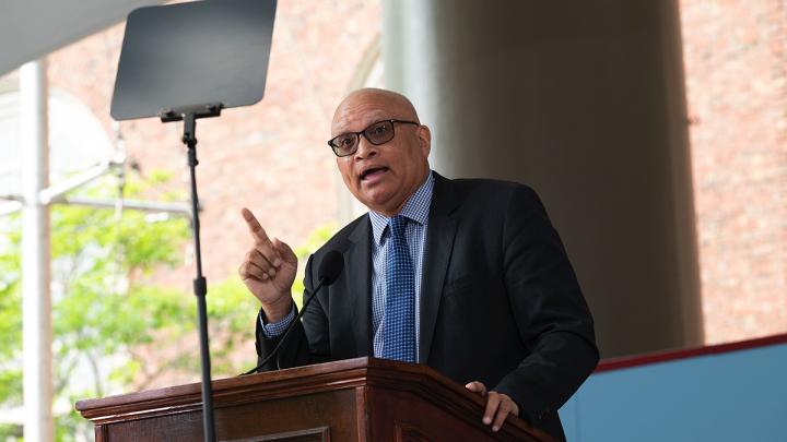 Larry Wilmore delivers the Class Day address