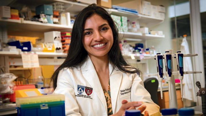 Photograph of Humsa Venkatesh in her lab