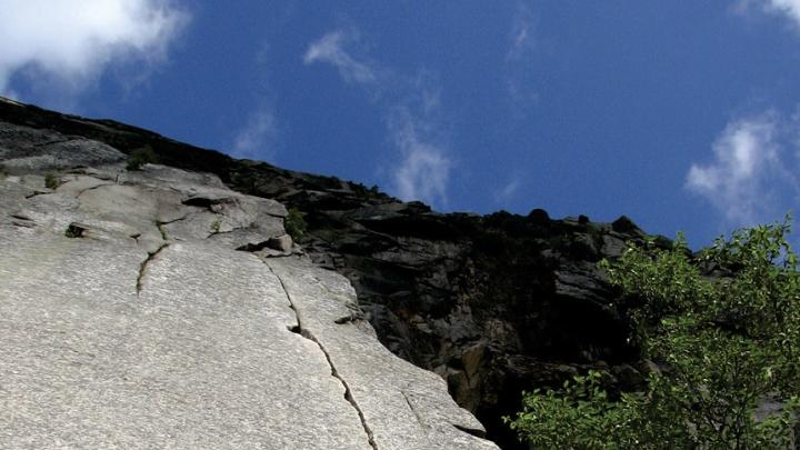 Former Mountaineering Club head Jimmy Watts ’10 “trad” climbs at Cannon Cliff in Franconia Notch, New Hampshire.