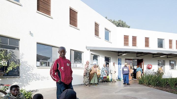 An outdoor space in Rwanda's Butaro Hospital