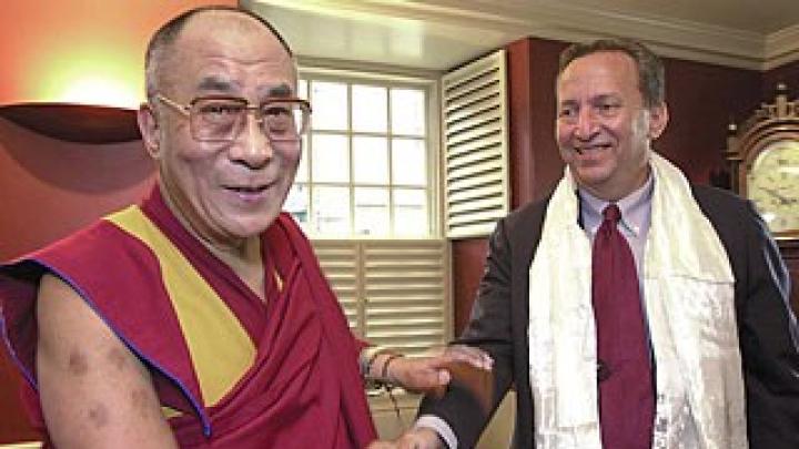 East meets West: His Holiness the Dalai Lama and President Lawrence H. Summers at Massachusetts Hall