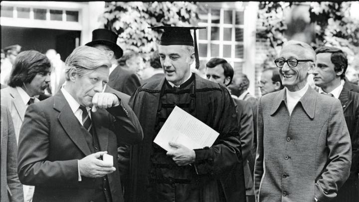 President Derek Bok and honorand Jacques-Yves Cousteau observe West Germany’s chancellor, honorand Helmut Schmidt, pause for a pinch of snuff (1979).