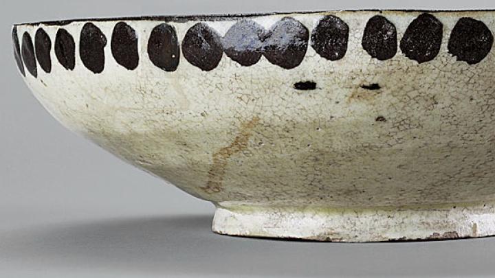 Side view of the bowl