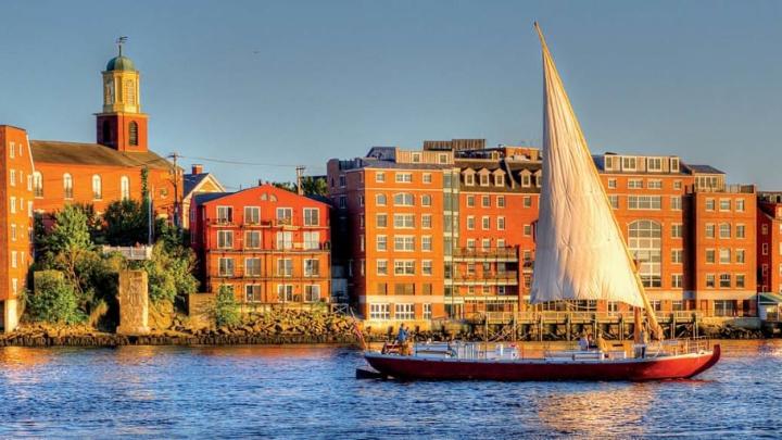 Scenic trips along the Piscataqua River highlight the region’s ecology and maritime history—along with the beauty of sailing.