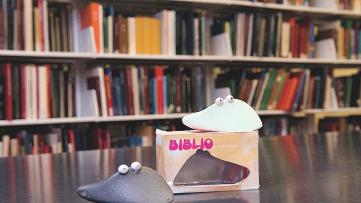 Biblio, a handheld book scanner, helps users track, share, and expand their research.