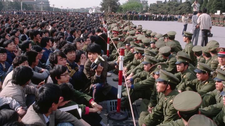 Soldiers block students from the memorial service for Hu Yaobang in the Great Hall of the People, April 22