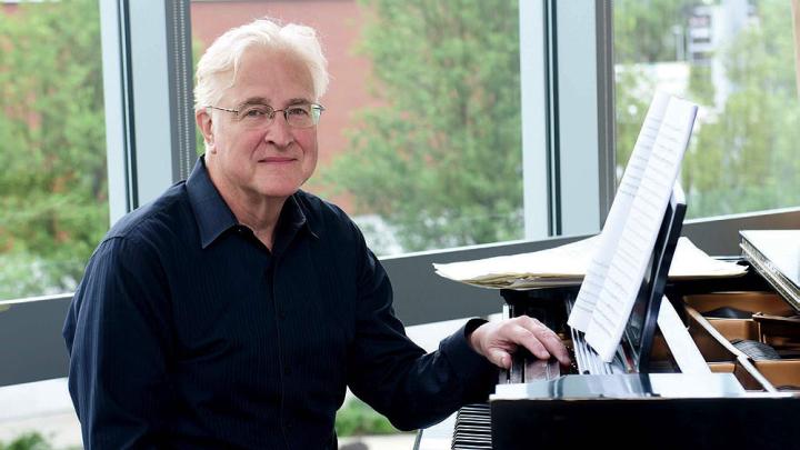 Photograph of composer Paul Moravec