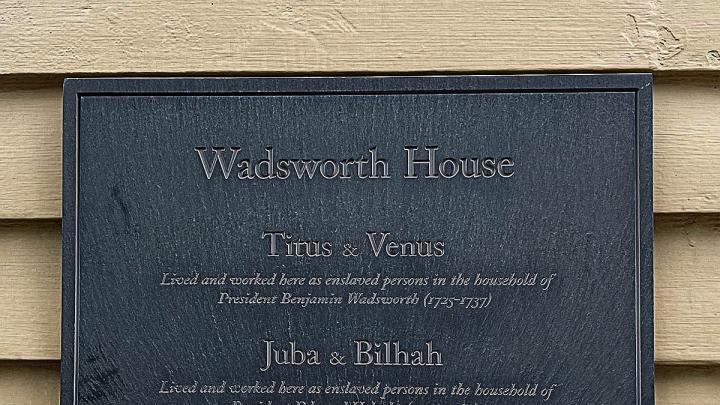 Plaque memorializing slaves, placed on Wadsworth House in 2016