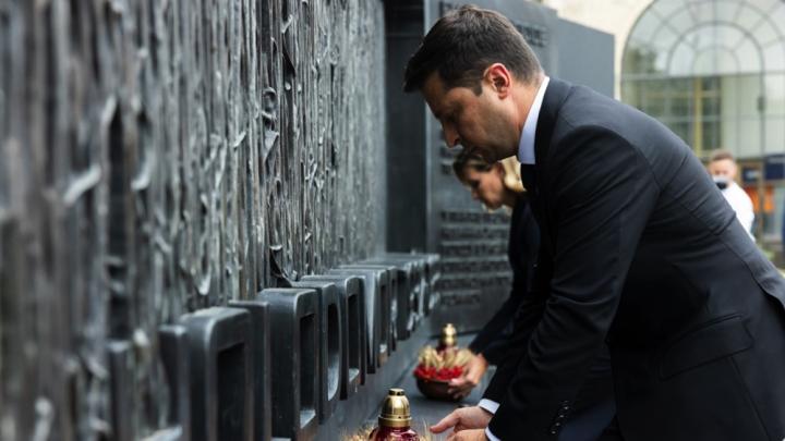 Volodymyr Zelenskyy at the Holodomor Memorial