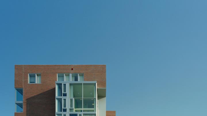 Photography courtesy of Kyu Sung Woo Architects Graduate Housing on Memorial Drive, Cambridge campus, 2007