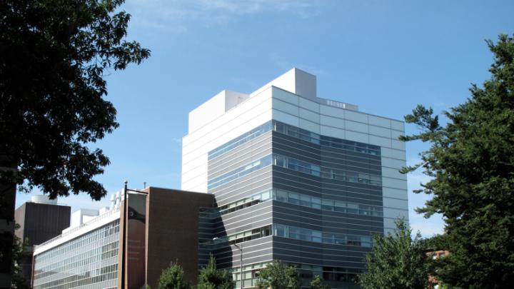 Photograph by Harvard Magazine/JC Laboratory for Integrated Science and Engineering, Cambridge campus, 2007 (<a href="http://harvardmagazine.com/2006/11/in-this-issue.html">Read more about the building construction</a>)