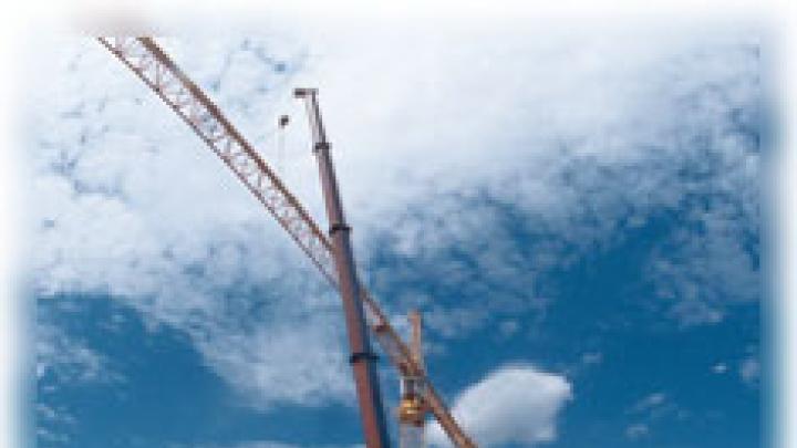 It takes one to build one. To assemble a 180-foot-high crane behind Widener Library, the crane in the foreground carefully hoisted a 300-foot-long boom from Massachusetts Avenue, where it had been pieced together, into place on high. The July 9 maneuver was reminiscent of a docking in space. Anthony C. Ferranti ’46, observing from his camera store across the street, opined, “This is the most exciting thing that’s happened in Harvard Square in years.”