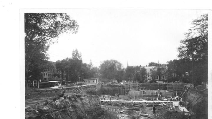 Photograph of the Fogg Museum under construction, 1925.