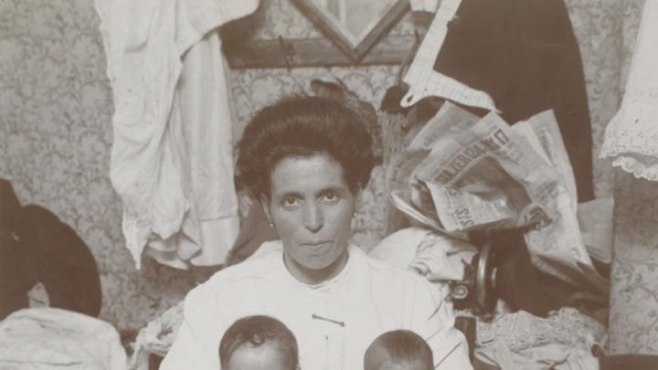 <i>Social Settlements: United States. Pennsylvania. Philadelphia. “Starr Centre Association”: The Starr Centre Association, Philadelphia, Pa.: Twins When They Began to Take Modified Milk,</i> c. 1907. Gelatin silver print. 