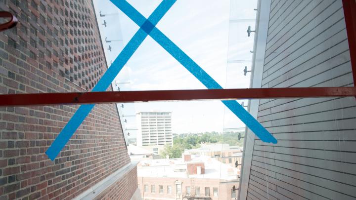 A glass “slot” separating the old Fogg building from the new admits welcome light to the interior. Brick from the old building (96 percent of its materials were ultimately recycled) was used to construct the wall seen here.