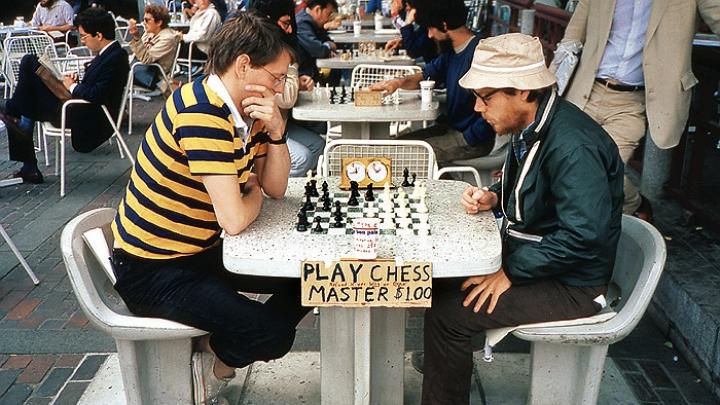 Cruising the Square: Chess master Murray Turnbull ’71 takes on an opponent at 1983 rates
