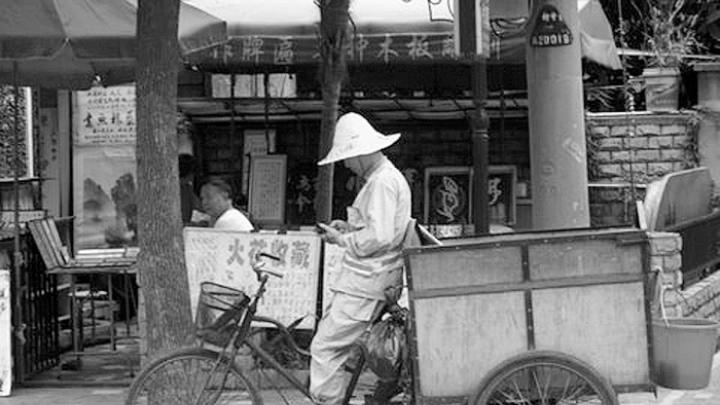 A texting break, in Shanghai. Layers of tradition and modernity make it rewarding—and essential—to learn about China through its languages.