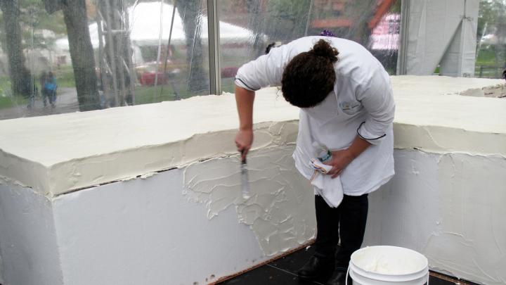 The cake rests on foam blocks which were also covered over with frosting.